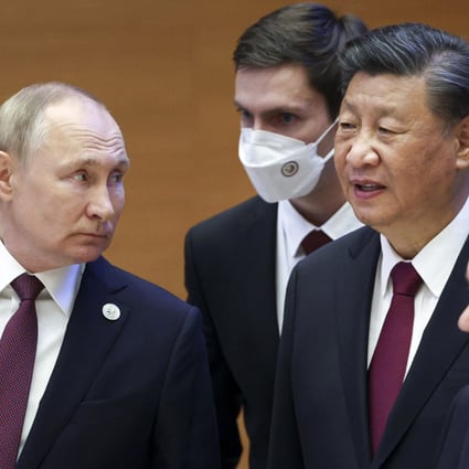 Russian President Vladimir Putin (left) and Chinese President Xi Jinping (second right) speak at the Shanghai Cooperation Organization (SCO) summit in Uzbekistan, on September 16, 2022. Photo: Kremlin Pool Photo via AP