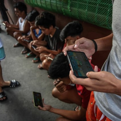 The Philippine government has given some 150 million active SIM card owners up to next August to register, including those retained by overseas Filipino workers in cities like Hong Kong. Photo: AFP