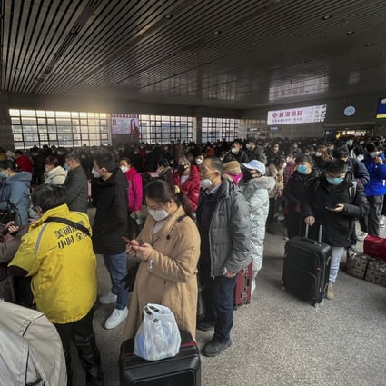 Travellers wearing masks prepare to catch trains at the West Railway Station in Beijing on January 6. Photo: AP 