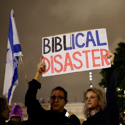 People protest against the right-wing government led by Prime Minister Benjamin Netanyahu, in Habima Square in Tel Aviv, Israel, on Saturday. Photo: Reuters