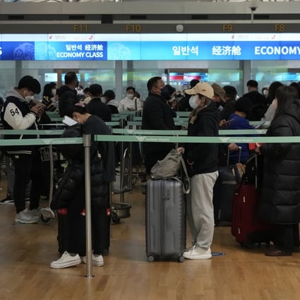 Passengers at South Korea’s Incheon International Airport prepare to board a plane to China on Tuesday. Photo: AP