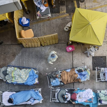 Patients lie on beds outside a public hospital at the height of the fifth Covid-19 wave last February. Photo: EPA-EFE/MIGUEL CANDELA
