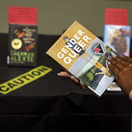 “Gender Queer”, by Maia Kobabe, is displayed with other books during Banned Books Week at the Lincoln Belmont branch of the Chicago Public Library on September 22, 2022. Photo: TNS