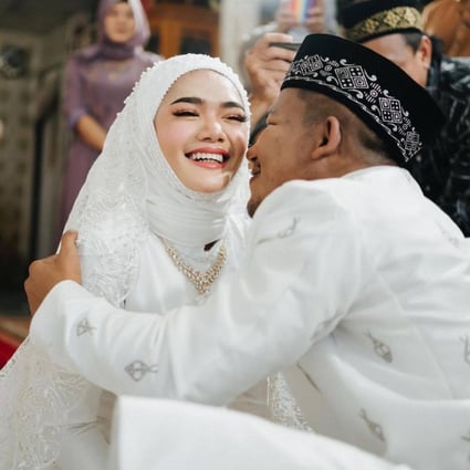 Aida Looksaikongdin and Rodtang Jitmuangnon at their wedding. Photo: Instagram/@aida.looksaikongdin