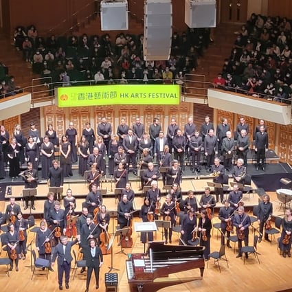 The Insula period instrument orchestra and Accentus choir, their conductor, Laurence Equilbey, and pianist Yuan Sheng receive the applause of the audience at the Hong Kong Cultural Centre Concert Hall following their performance of Beethoven’s “Choral Fantasy” on February 25. Photo: courtesy of the HK Arts Festival