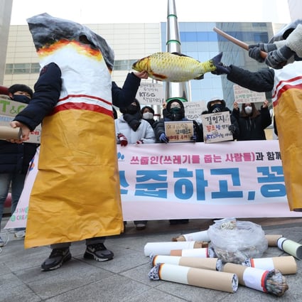 An environmental group holds a protest in Seoul on February 18, 2022, calling on the South Korean government and KT&G, a tobacco company, to reduce the number of cigarette butts being dumped into the sea. Photo: EPA-EFE