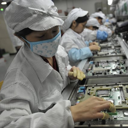 Foxconn Technology Group workers are seen in an assembly line at the Apple contract manufacturer’s campus in Shenzhen. Photo: Agence France-Presse