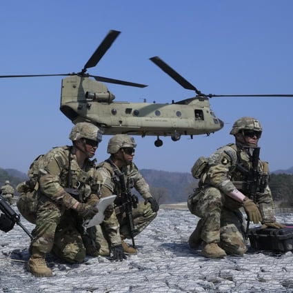 US soldiers wait to board a CH-47 Chinook helicopter during a joint military drill with South Korea in Pocheon earlier this month. Photo: AP