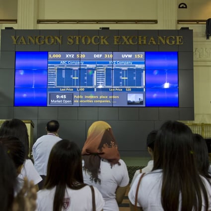 This February 24, 2016 photo shows Myanmar business school students viewing the electronic board display during a visit to the Yangon Stock Exchange, housed in a historic building in the capital city. Myanmar officially launched its first modern bourse in December 2015. Photo: Agence France-Presse