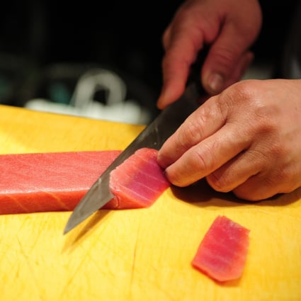 A sushi chef prepares tuna sashimi at an upscale Japanese restaurant in New York. Photo: AFP
