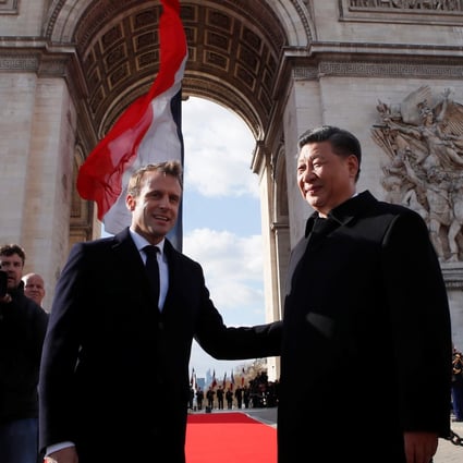 French President Emmanuel Macron, his wife Brigitte Macron, Chinese President Xi Jinping and his wife Peng Liyuan leave the Arc de Triomphe monument after a wreath-laying ceremony at the Tomb of the Unknown Soldier, in Paris on Monday. Photo: Reuters