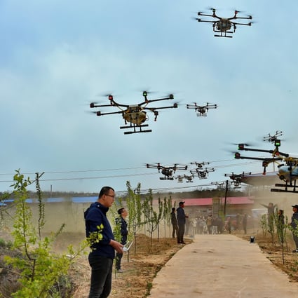 People fly drones to spray pesticide in Jixian County, in northern China's Shanxi province, on April 25, 2017. Photo: Xinhua