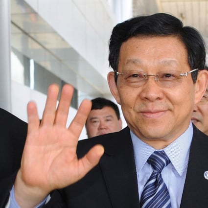 Former minister of commerce Chen Deming waves to journalists upon his arrival at Taoyuan international airport outside Taipei for an eight-day visit on November 26, 2013. Chen has warned Beijing not to presume that it will become the world’s number one superpower. Photo: Agence France-Presse