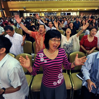 Hundreds of Malaysian Christians pray at a special Sunday service in Kuala Lumpur. Photo: AFP