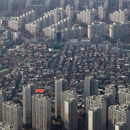 Residential blocks and houses are seen from the observation deck of the Lotte World Tower in Seoul, South Korea. Last year, Hong Kong investors bought US$203 million worth of real estate in the country. Photo: Bloomberg