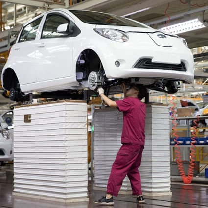 Profits in the car manufacturing sector slumped 25.9 per cent, as China’s car sales fell 15 per cent year-on-year in April, the 10th consecutive monthly decline. Photo: Xinhua