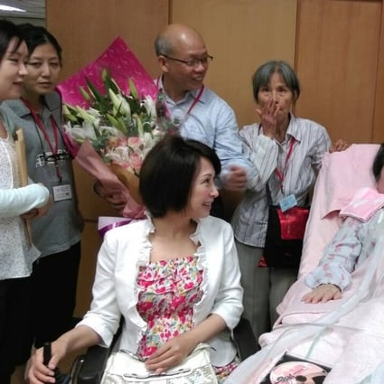 Rose Yang (left) visits a patient with amyotrophic lateral sclerosis (ALS) in a hospital in Taipei, Taiwan. Photo: Facebook/Rose Yang Yu-xing