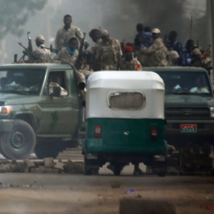 Sudanese forces deployed around Khartoum's army headquarters. Photo: AFP
