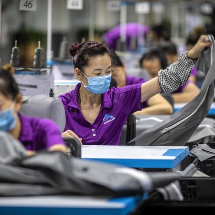 The decline in the composite index was due to a weaker service sector, which dropped sharply from 54.5 in April to 52.7 in May, while the manufacturing index remained stable in May at 50.2. Photo: EPA