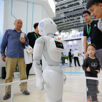 Visitors interact with a robot at the International Digital Economy Expo 2018 in Shijiazhuang, capital of north China's Hebei Province, Sept. 20, 2018. Photo: Xinhua