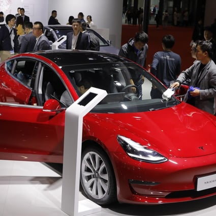 Visitors inspect a Tesla Model 3 during the media day of the Auto Shanghai 2019 motor show in Shanghai on April 16. Photo: EPA-EFE