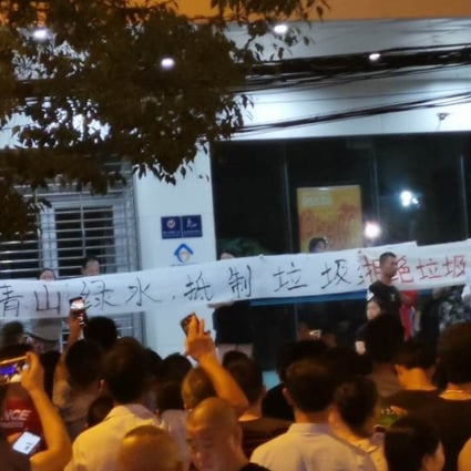 People in Yangluo protest against the proposed incineration plant on Thursday night. Photo: Handout