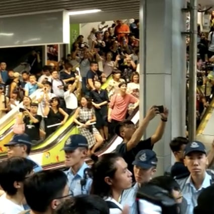 Chaotic scenes on Wednesday night as rivals from either side of the extradition bill debate clash near an MTR station. Photo: Chieu Luu
