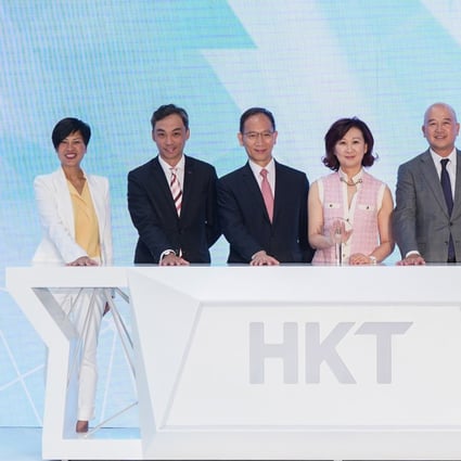 Susanna Hui (middle), Group Managing Director of HKT, and honourable guests opening the HKT 5G Tech Carnival at a ceremony. The event, held in mid-June, was the first of its kind in Hong Kong.