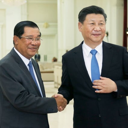 Cambodian Prime Minister Hun Sen shakes hands with Chinese President Xi Jinping in October 2016. Photo: Kyodo