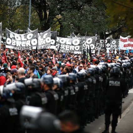 Protesters begin to occupy the Avenue Nueve de Julio in Buenos Aires, Argentina, on Wednesday. Photo: EPA