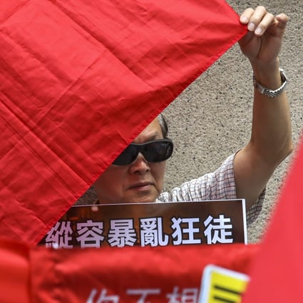 Pro-government demonstrators gather outside the Court of Final Appeal in Central to demand resignation of Chief Justice Geoffrey Ma. Photo: Nora Tam