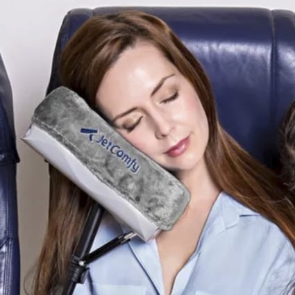 The JetComfy travel pillow attaches to the armrest and provides a fixed cushion for the head.