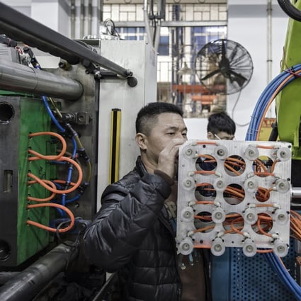 A technician adjusts an industrial robot manufactured by E-Deodar Robot Equipment as it stands on the production line of Guangdong Shiyi Furniture in Foshan, China, on Feb. 28, 2017. Photo: Bloomberg
