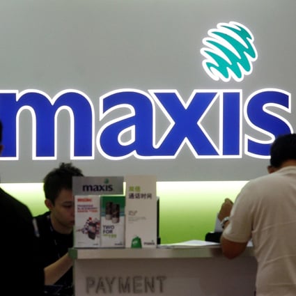 Customers pay bills at a Maxis outlet in Kuala Lumpur. Photo: Reuters