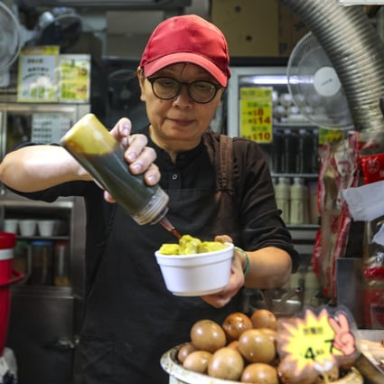 Ms Yip of Mum’s Bean Curd Pudding in Mong Kok prepares a bowl of fish balls. Photo: Xiaomei Chen
