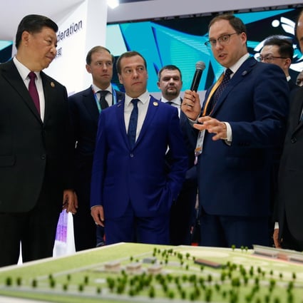 Russian Prime Minister Dmitry Medvedev (second left), Chinese President Xi Jinping and Vietnamese Prime Minister Nguyen Xuan Phuc (right) visited the 2018 China International Import Expo. Photo: EPA