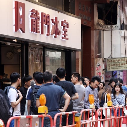 Crowds gather outside the Lung Mun Cafe in Hung Hom. Its owner supports the anti-government protesters. Photo: Dickson Lee