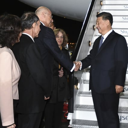 Chinese President Xi Jinping and his wife, Peng Liyuan, are greeted by senior Greek officials upon their arrival at the airport in Athens, Greece, on Sunday. Photo: Xinhua