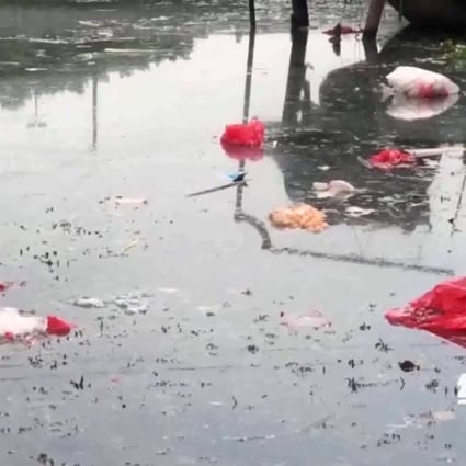 Waste is being dumped in the waters of the Meirentui Peninsula, contaminating drinking supplies, according to a CCTV report.Photo: Weibo