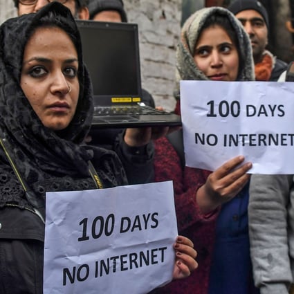 Kashmiri journalists protest against the internet blackout in Srinagar on November 12, 2019. Photo: AFP