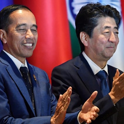 Indonesian President Joko Widodo (left) with Japanese Prime Minister Shinzo Abe. Photo: Reuters