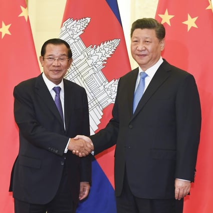 Cambodian Prime Minister Hun Sen (left) and Chinese President Xi Jinping could soon be shaking hands on a free-trade deal. Photo: Kyodo