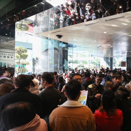 Potential buyers queue for K Summit by K Wah International on 7 December 2019. Photo: Xiaomei Chen
