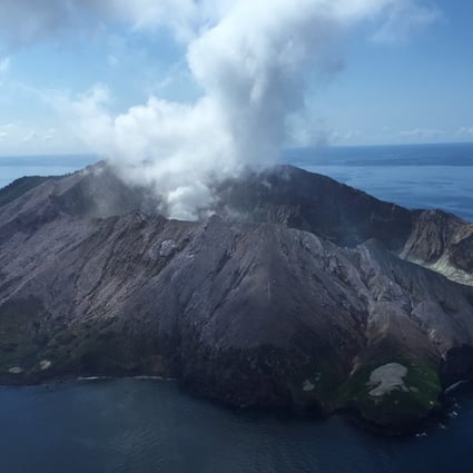 White Island is one of several volcanoes in New Zealand that can produce sudden explosive eruptions at any time. Photo: Xinhua