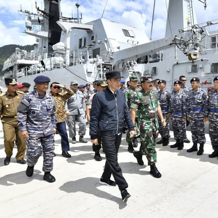 Indonesian President Joko Widodo inspects troops during his visit to the Natuna Islands on January 8. Photo: AP