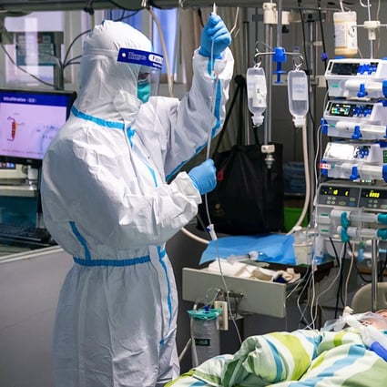 A medical worker checking the drip of a patient in the Intensive Care Unit (ICU) of Zhongnan Hospital in Wuhan, Hubei Province. Photo: EPA-EFE/XINHUA
