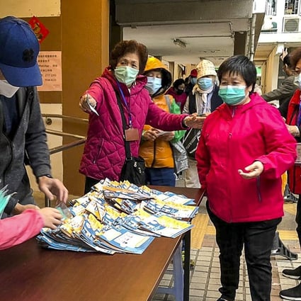 Elderly Hong Kong residents queue up for surgical masks on Sunday. Photo: Alvin Lum