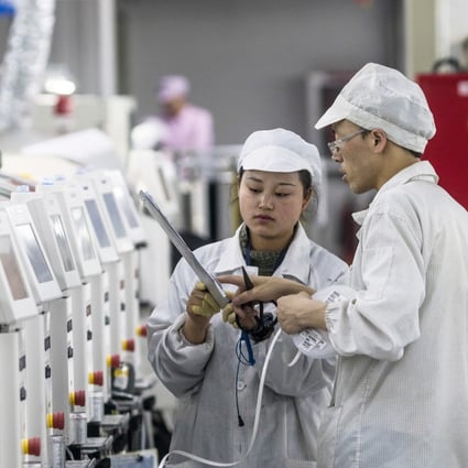 Foxconn Reportedly Dangles Us 1 000 Bonus For New Workers As It Resumes Production South China Morning Post