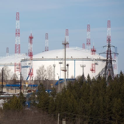 Storage tanks stand at the Kaleykino oil pumping station near Almetyevsk, Tatarstan, Russia. Photo: Bloomberg