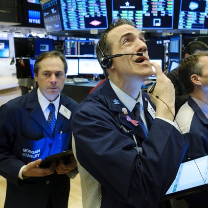 Traders work on the floor of the New York Stock Exchange watch stock gyrations amid fears of a global recession. Photo: EPA-EFE
